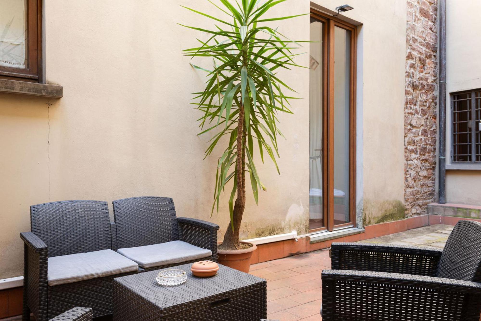 Signoria Apartment With Patio Флоренція Екстер'єр фото