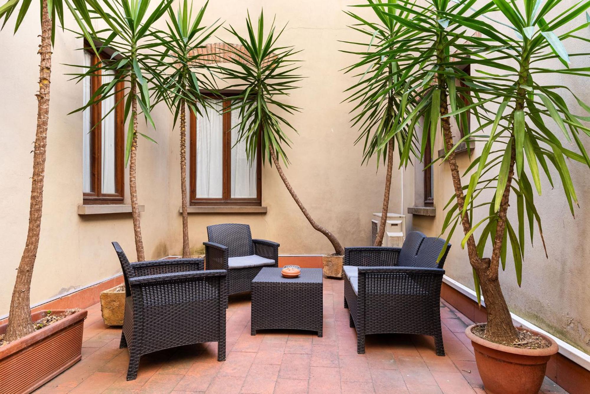 Signoria Apartment With Patio Флоренція Екстер'єр фото