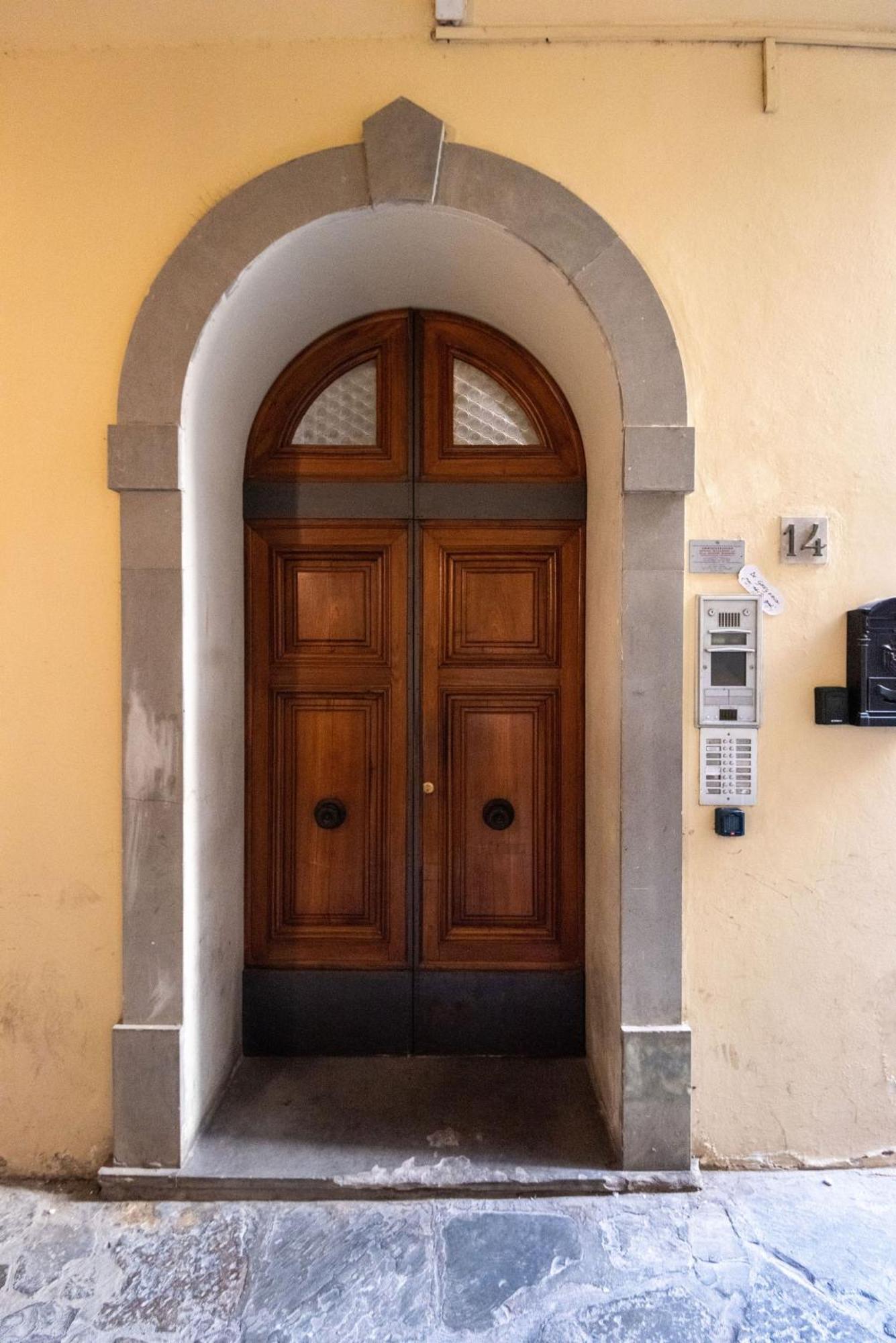 Signoria Apartment With Patio Флоренція Екстер'єр фото